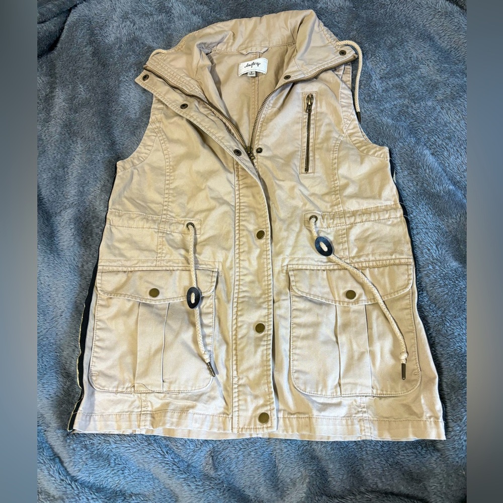 Daytrip canvas vest tan size small